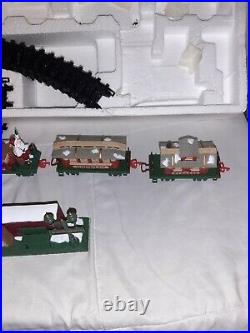 New Bright THE HOLIDAY EXPRESS # 178 Train Set 4 Car Christmas Train IN BOX
