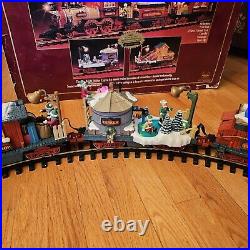 New Bright The Holiday Express 2000 Animated Train Set Model #385 Tested Works