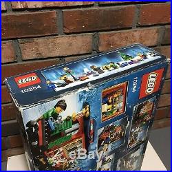 New LEGO Creator 10254 Winter Christmas Holiday Train 734 pcs Retired Open Box