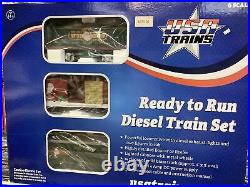 New USA Trains R72404 S-4 Diesel Christmas Train Set