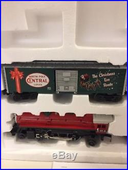 North Pole Central Christmas Train set 6-30068, no trqack or transformer