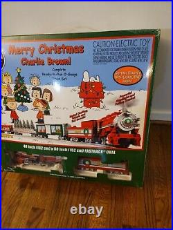 Peanuts Merry Christmas Charlie Brown Lionel O Gauge Toy Train Set