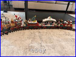 READ The HOLIDAY EXPRESS Animated Christmas Train Set #384 Pre-Owned and Com