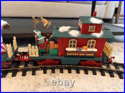 READ The HOLIDAY EXPRESS Animated Christmas Train Set #384 Pre-Owned and Com