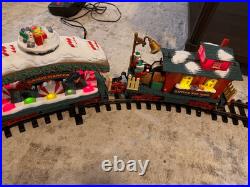 READ The HOLIDAY EXPRESS Animated Christmas Train Set #384 Pre-Owned and Com