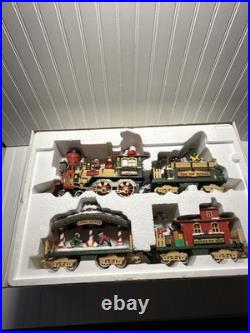 The HOLIDAY EXPRESS Animated Christmas Train Set #380 VINTAGE 1996 READ