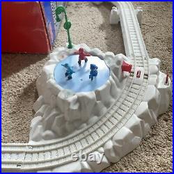 Thomas & Friends TrackMaster Railway Christmas Delivery Train Set (Around Tree)