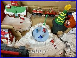 Thomas & Friends Trackmaster Railway Holiday Cargo Christmas Delivery Train Set