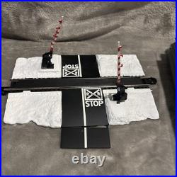 Thomas Kinkades Christmas Express Train Set Engine 9 Cars & Track