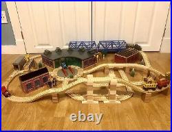Thomas The Train Wooden 1997 ROUNDHOUSE SET WORKS REPAIR SHOP CLICKITY CLACK