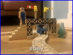Thomas The Train Wooden 1997 ROUNDHOUSE SET WORKS REPAIR SHOP CLICKITY CLACK