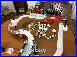 Toys R Us Exclusive 2010 GeoTrax Train Track Set Christmas In Toy Town Train Set