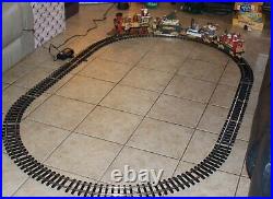 VINTAGE DILLARD'S TRIMMINGS CHRISTMAS ANIMATED ELECTRONIC TRAIN SET G SCALE Read