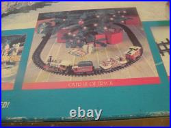 VTG Animated The Holiday Express-Musical Holiday Train Set 1996 WINTER BEARS NIB