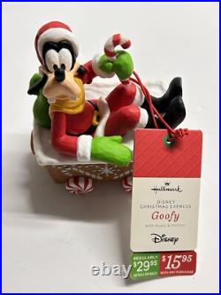 VTG Hallmark Disney Christmas Express Collectors Train Set of 5 with Tracks NWT