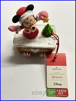 VTG Hallmark Disney Christmas Express Collectors Train Set of 5 with Tracks NWT