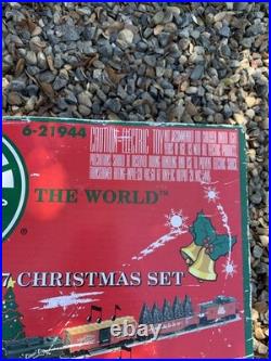 Vintage Lionel 6-21944 O-27 Gauge Christmas Musical Boxcar Train Set
