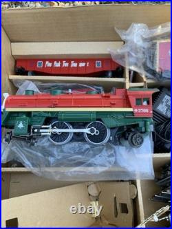 Vintage Lionel 6-21944 O-27 Gauge Christmas Musical Boxcar Train Set