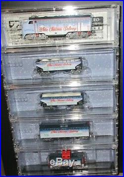 Z scale Micro-Trains White Christmas Delivery Train Set 994 21 070